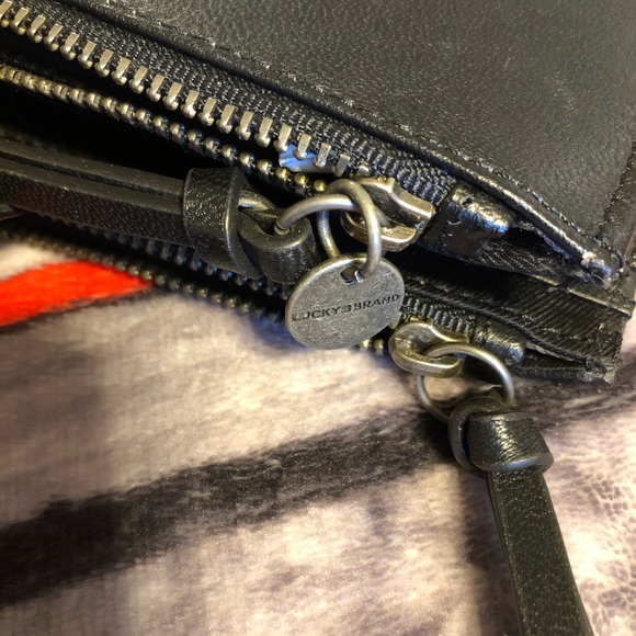 ❗️SOLD❗️NWT Lucky Brand Black Leather wristlet - Picture 3 of 8